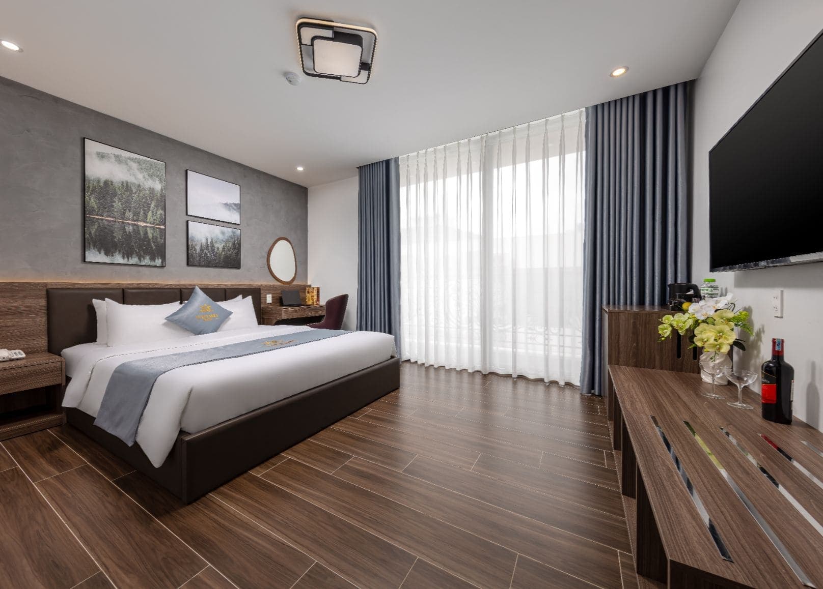 https://cms.homesworld.vn/wp-content/uploads/2026/05/Deluxe-Double-1.jpg