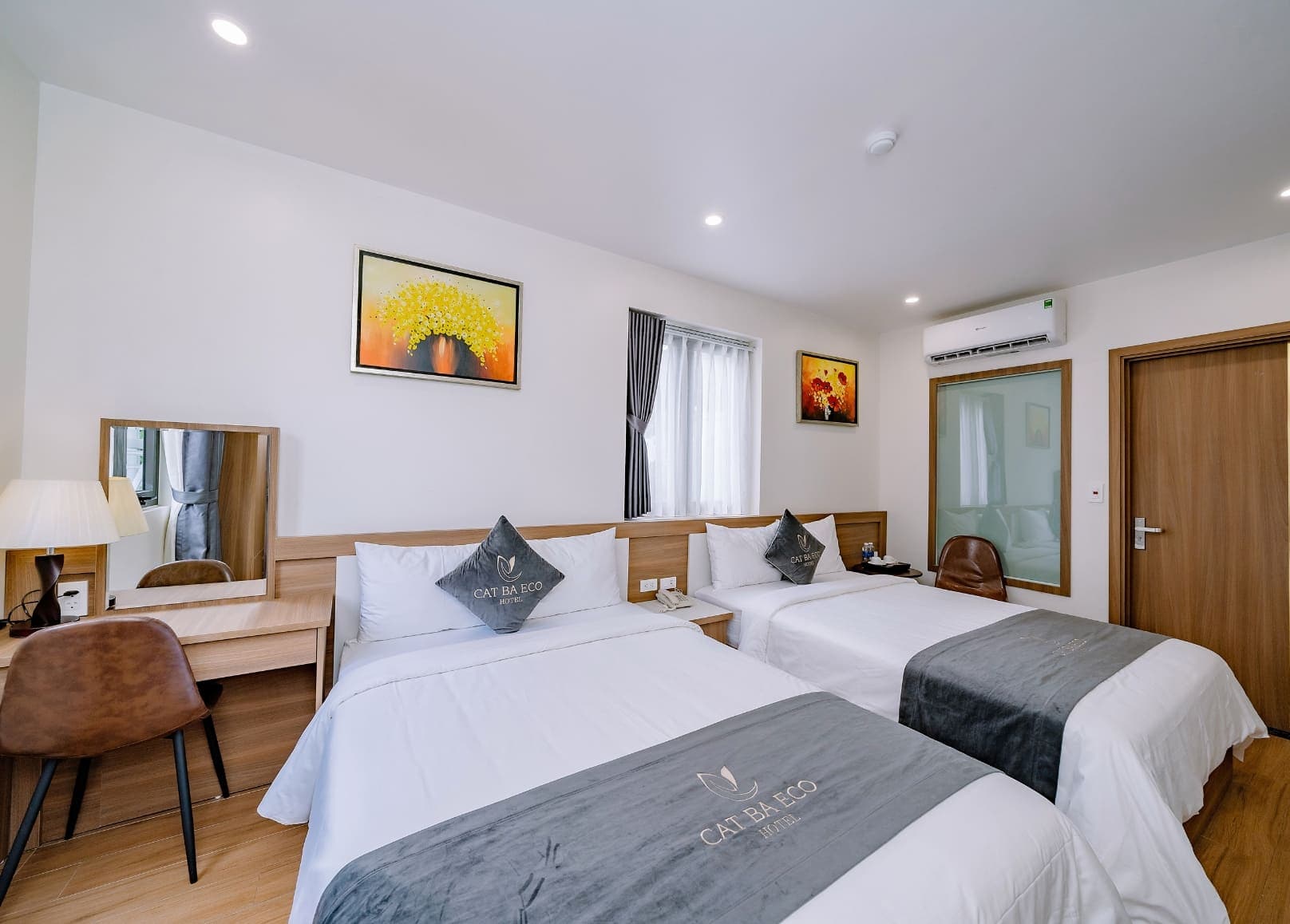 Phòng 2 Giường Đôi View Phố – CB.EC02